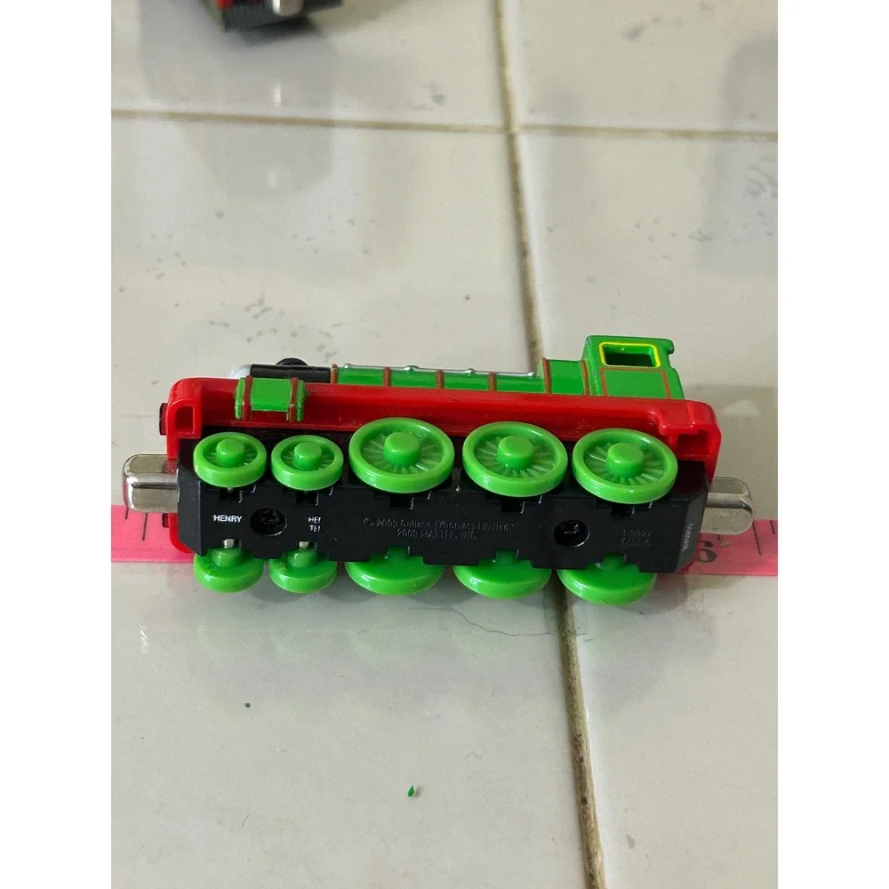 Thomas & Friends Take-n-Play Henry the Green Engine Die-Cast Metal Train 2009